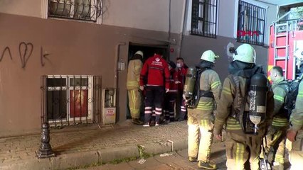 GÜNGÖREN'DE 5 KATLI BİNANIN ELEKTRİK PANOSUNDAKİ YANGIN PANİĞE NEDEN OLDU