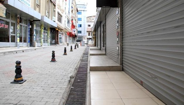 Elazığ'da cadde ve sokaklarda kısıtlama sessizliği