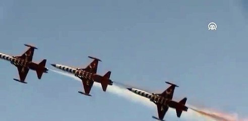 Türk Yıldızları'ndan muhteşem gösteri