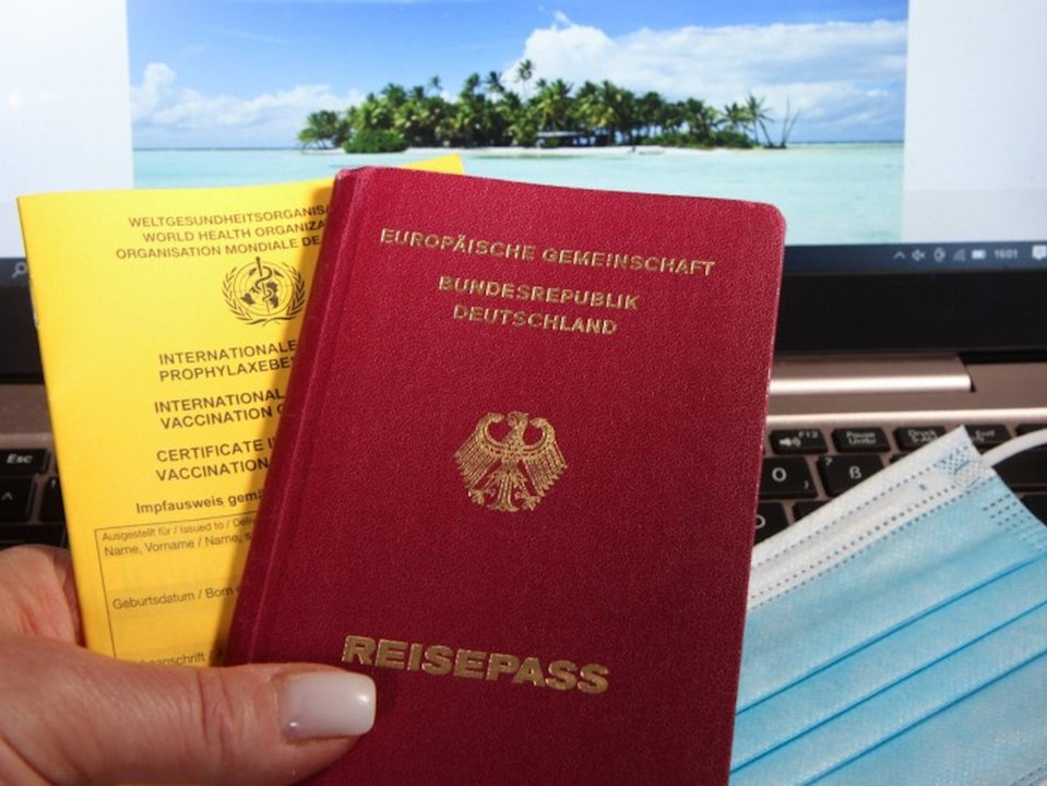 Umfrage: corona-impfausweis stößt auf geteilte meinungen