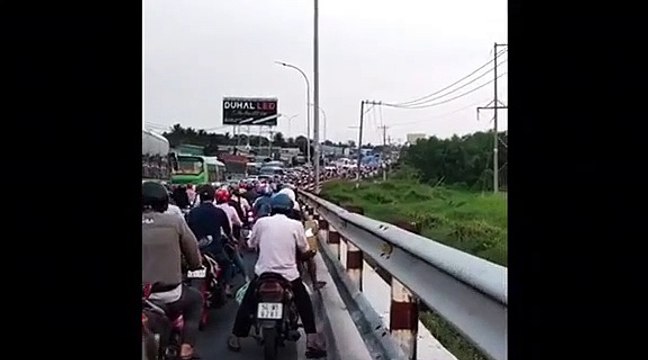 Cận cảnh tình trạng ùn tắc nghiêm trọng trên các tuyến đường về miền Tây dịp 30/4