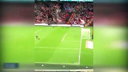 Kağıt uçakla tribünden atılan gol traftarları çıldırttı!