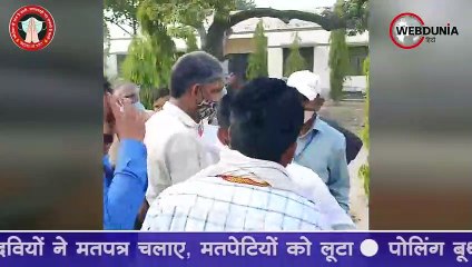 UP पंचायत चुनाव में बूथ कैप्चरिंग, उपद्रवियों ने मतपत्र चलाए