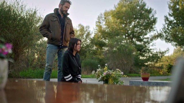 Plus belle la vie : [Indiscrétion] - Rousseau suprend Alison sur la tombe de sa femme