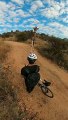 فيديو يحقق 10 مليون مشاهدة: زرافة توقف راكب دراجة نارية بطريقة لطيفة