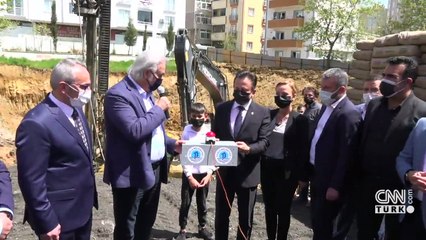 Bir okul açıldı, bir temel atıldı