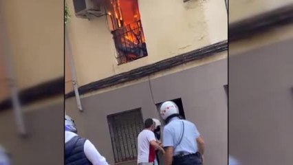 Un fallecido en un incendio de una vivienda en Hospitalet de Llobregat