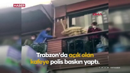 Polisi görünce kafenin balkonundan yan balkona kaçtılar