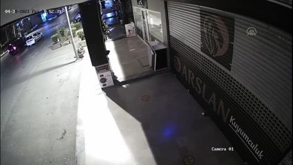 Esenyurt'ta bir sürücüyü aracından indirerek darbeden 2 şüpheli gözaltına alındı