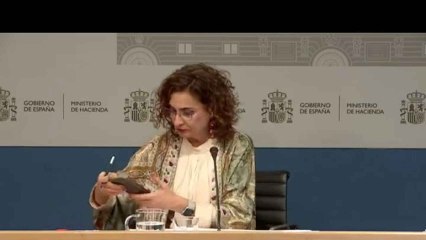 El móvil le juega una mala pasada a María Jesús Montero.