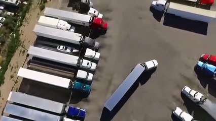 TIR şoförünün muhteşem park becerisi