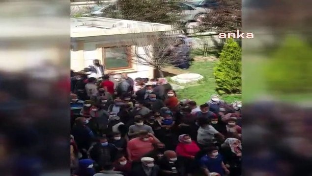 Yardım çeki izdihamı… Halk yardım çeki için, birbirlerini ezdiler…