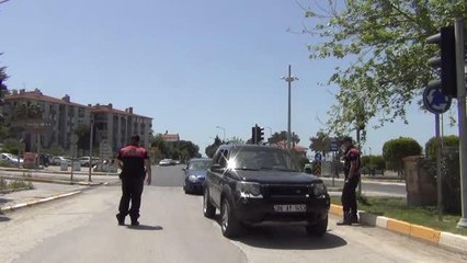 BALIKESİR - Turizm merkezlerinden Ayvalık'ta "tam kapanma" sürecinde Kovid-19 tedbirlerine uyuluyor