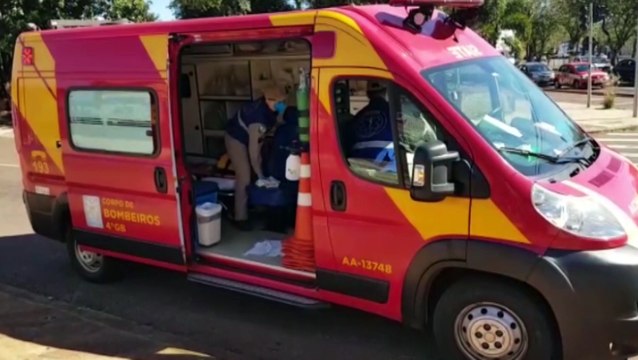 Mulher fica ferida ao sofrer queda de bicicleta na Avenida Tancredo Neves