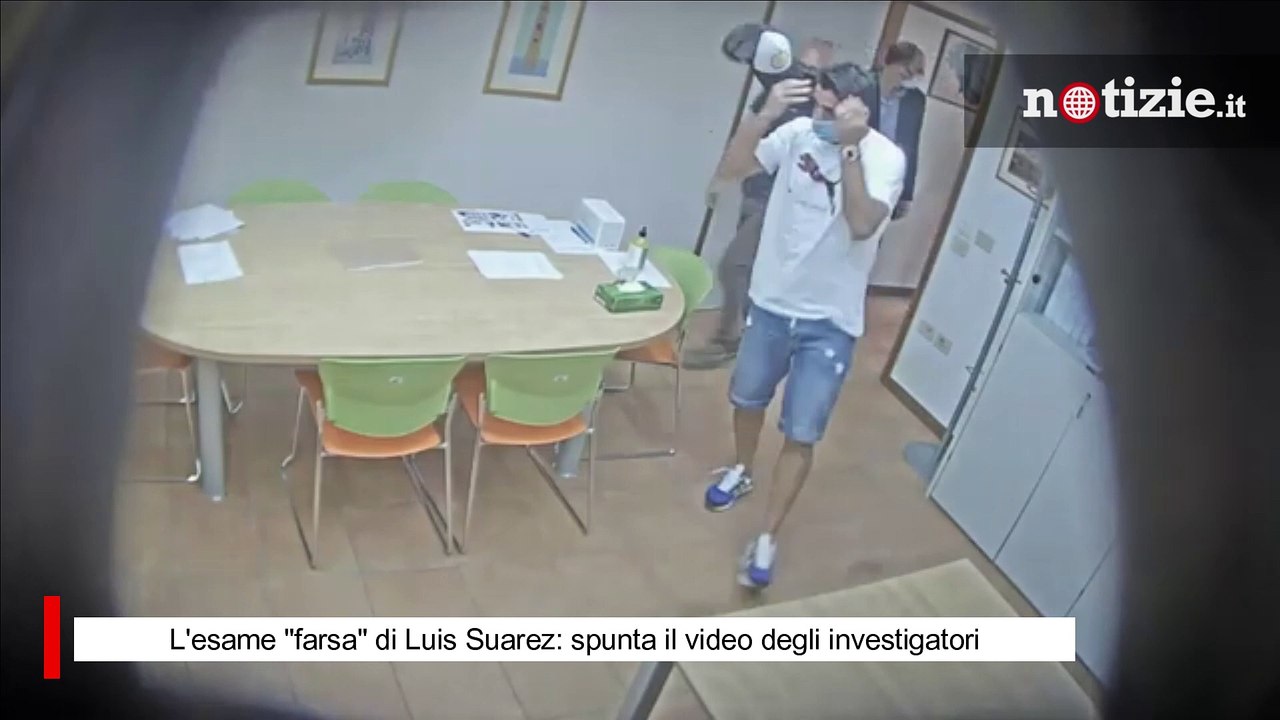 Caso Suarez, diffuso il video dell’esame-farsa del calciatore: “Telecamera nascosta”