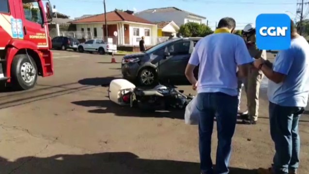 Motocicleta fica com a frente destruída em acidente no Bairro Parque São Paulo