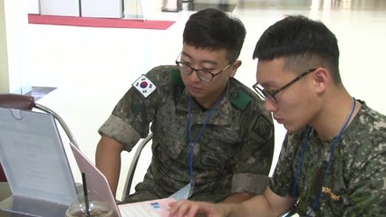 軍 일과 후 창업 준비 병사들...스마트폰으로 전우와 창업 '소통' / YTN