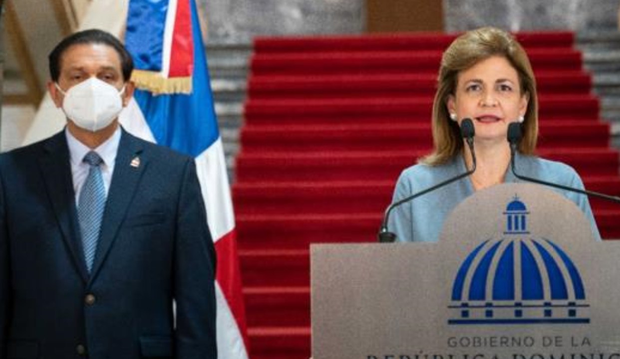 RD no contempla demandar a Pfizer ni AstraZeneca por retraso en entrega de vacunas