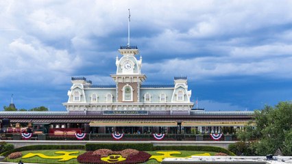 Disney World Uses This Paint Color Trick To Make Un-magical Things (Like Garbage Bins) Pra