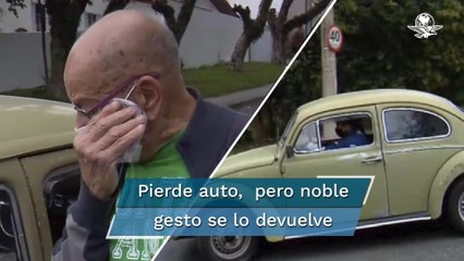 Por falta de dinero maestro vende su auto; sus exalumnos se lo devuelven