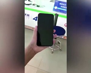 iPhone'un yere düşme anı izleyenlerin içini cız ettirdi!