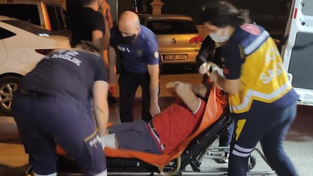 Kıskançlık krizi kanlı bitti! Öfkeli adam, eski sevgilisinin erkek arkadaşının evini basıp bıçakladı