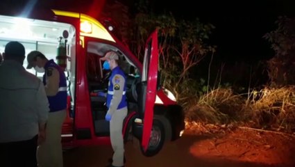 Audi Q5 colide com veículo parado, perde o controle e invade plantação, no Bairro Santo Inácio