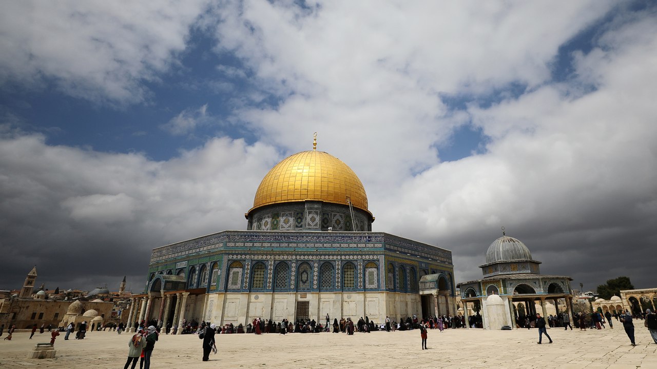 جولة كاميرا الجزيرة في المسجد الأقصى بالقدس المحتلة