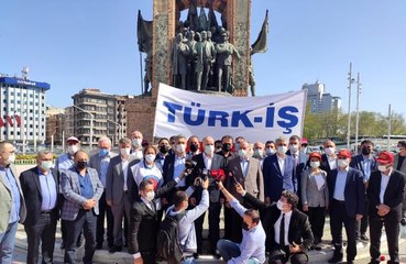 TÜRK-İŞ Cumhuriyet Anıtı'na çelenk bıraktı