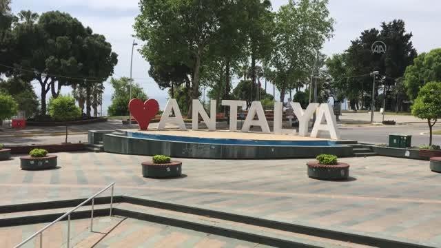 Turizm merkezlerinde tam kapanma nın ikinci gününde sessizlik hakim oldu