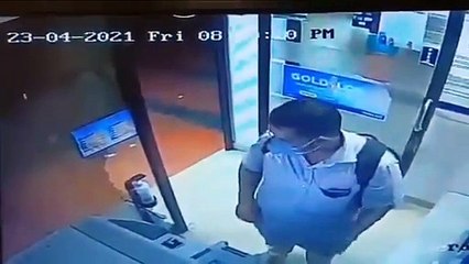 వైరల్‌ వీడియో: శానిటైజర్‌ దొంగిలించిన వ్యక్తి