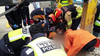 태안 신진항에서 화물차 바다에 추락해 운전자 사망 / YTN