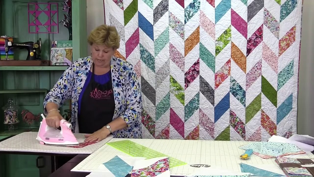 Make a Winter Star Quilt with Jenny Doan of Missouri Star (Video  Tutorial) 