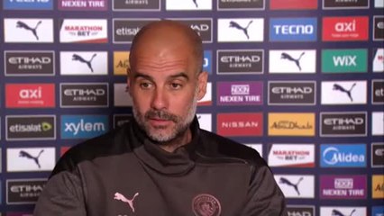 34e j. - Guardiola : "Vous savez pourquoi je suis un génie ? Parce que Mahrez a fait passer un ballon entre deux hanches"