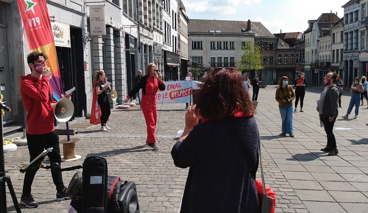 Mons - 1er mai - manifestation PTB - jeunes militantes