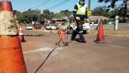 Asfalto com risco de ceder é avaliado e interditado pela Defesa Civil, no Bairro Universitário