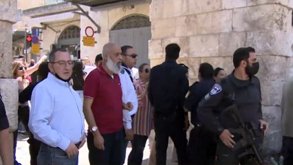 قوات الاحتلال تعتدي بالضرب على مصلين مسيحيين بالقدس المحتلة