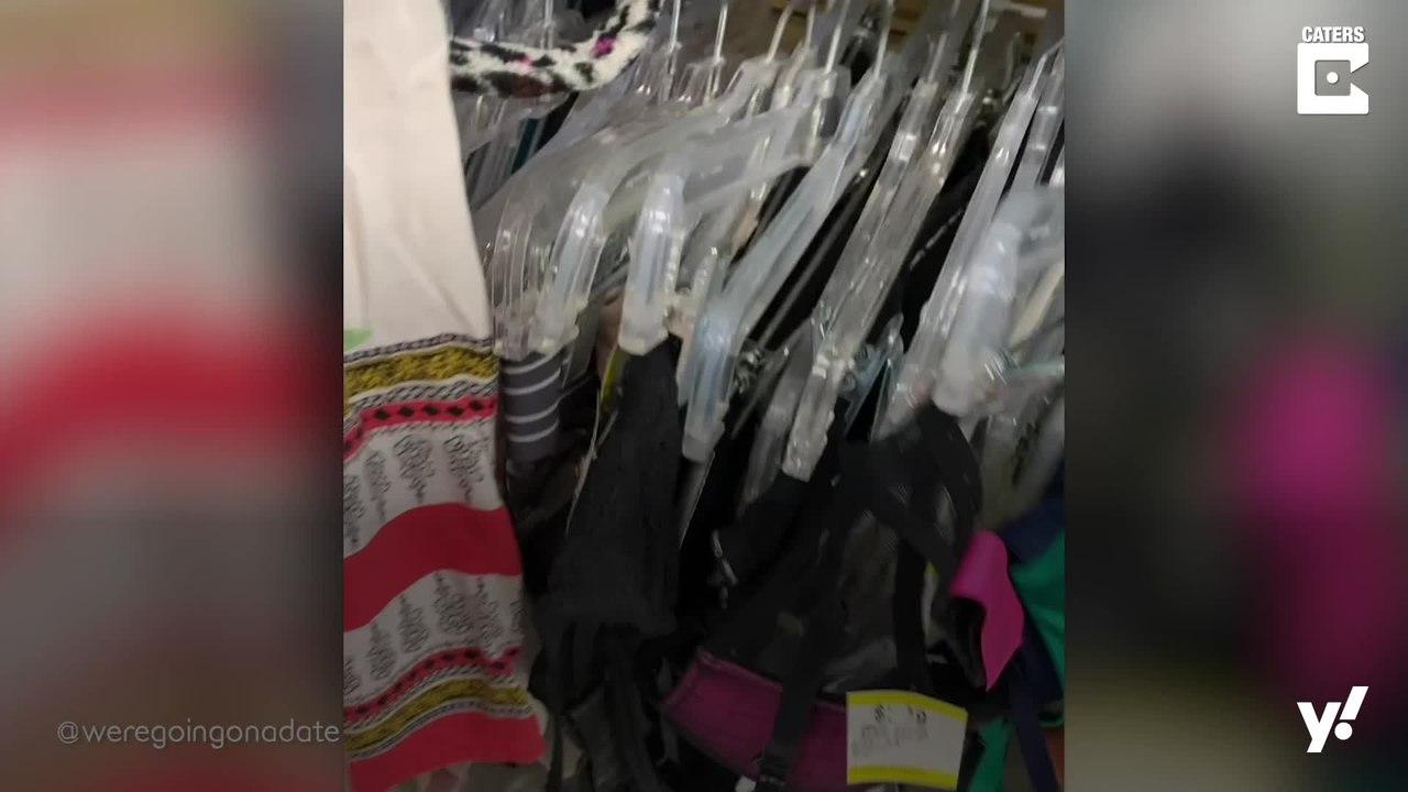 Pärchen hat ein verrücktes Date mit Outfit-Überraschung