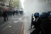 - Fransa'da olaylı 1 Mayıs gösterileri: Polisten gazlı müdahale- Lyon'da 2 yıl sonra 1 Mayıs yürüyüşü: 5 gözaltı