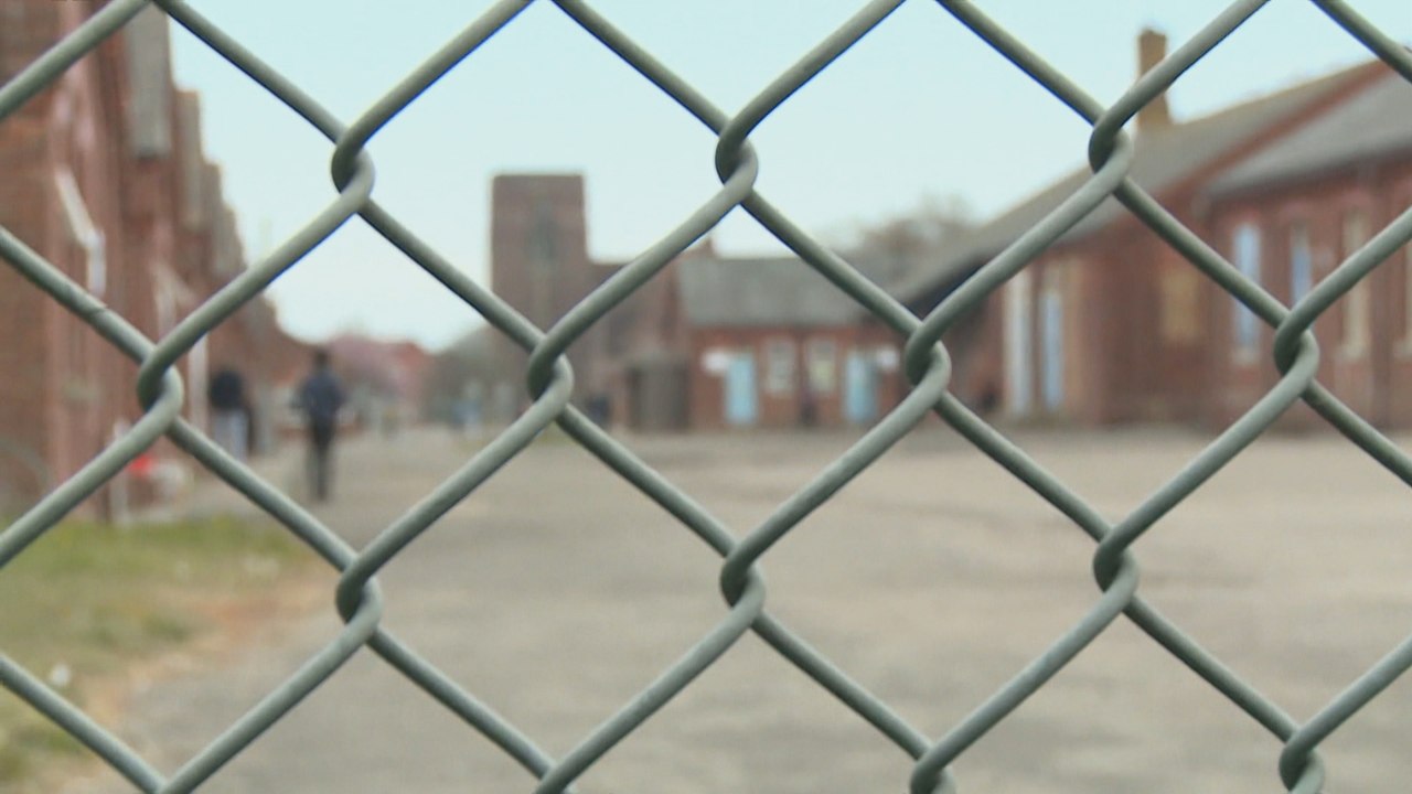 Migrant accommodation: Red Cross demands old UK army camp be closed