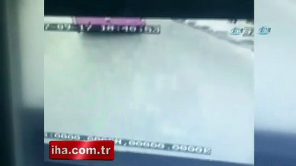 Otomobille halk otobüsü kafa kafaya çarpıştı!