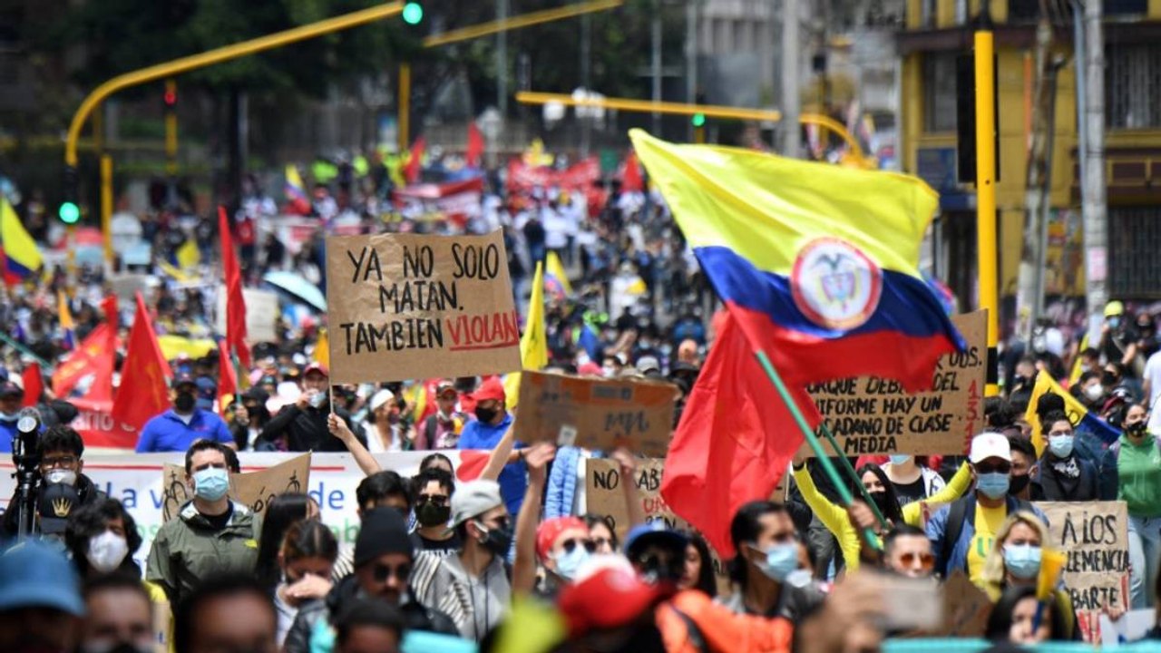 Marchas en el Día del Trabajo rechazan reforma tributaria en Colombia
