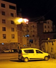 Siverek'te elektrik direğinde çıkan yangın korkuttu