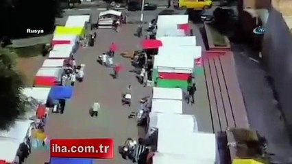 Duvar pazardakilerin üstüne yıkıldı
