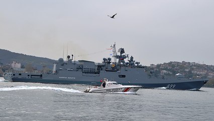 Rus Donanmasına ait "Admiral Makarov" gemisi boğazdan geçti