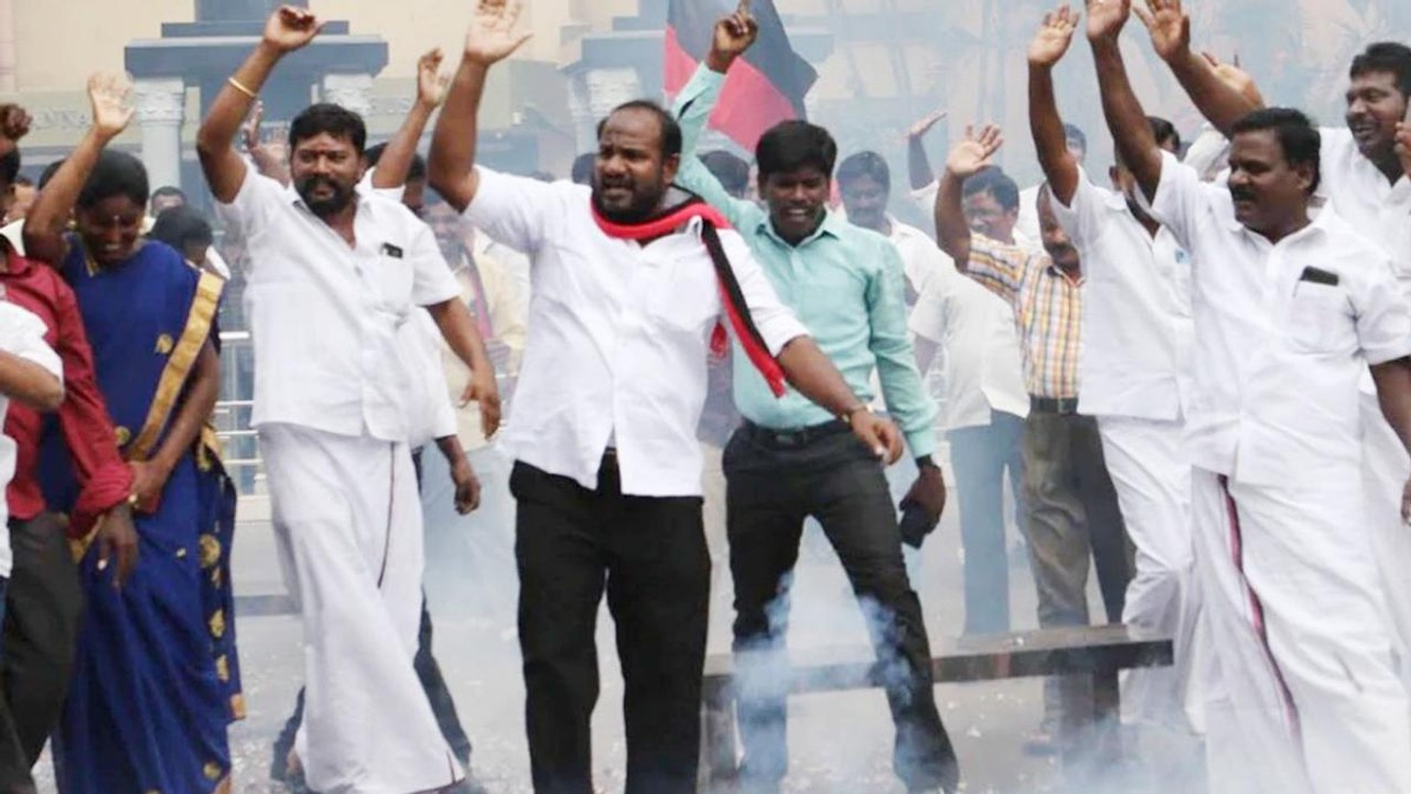 DMK workers celebrate in Chennai, flouts corona...
