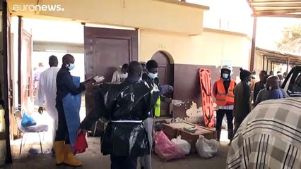 شاهد: متطوعون سنغاليون يؤمنون دفنا لائقا لمتوفين مجهولي الهوية