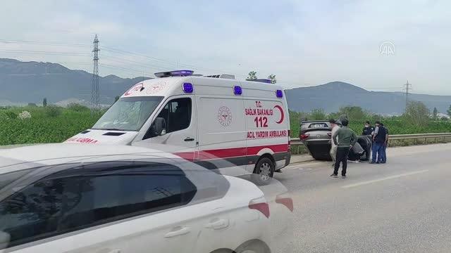 Aydınlatma direğine çarpan otomobildeki 1 kişi yaralandı