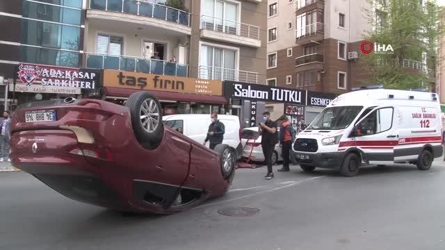 Boş yolda park halindeki araca çarpıp takla attı, kaza anı kameraya yansıdı