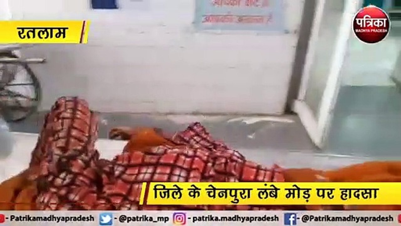 VIDEO: ईंटों से भरी ट्रैक्टर ट्राली पलटी, तीन युवतियां घायल